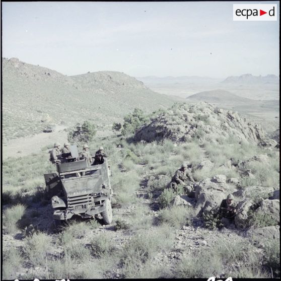 Opération de contrôle dans la région de Mesloula, dans le département de Bône, par des éléments du 2ème escadron de la 2ème légion de gendarmerie mobile.