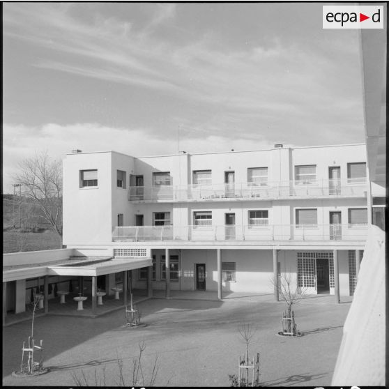 Vue de l'école de Teniet el-Haad.