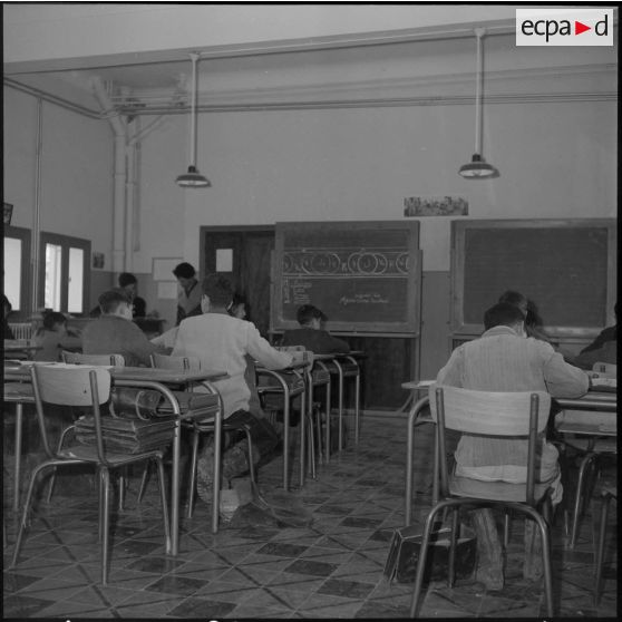 Vue d'une salle de classe.