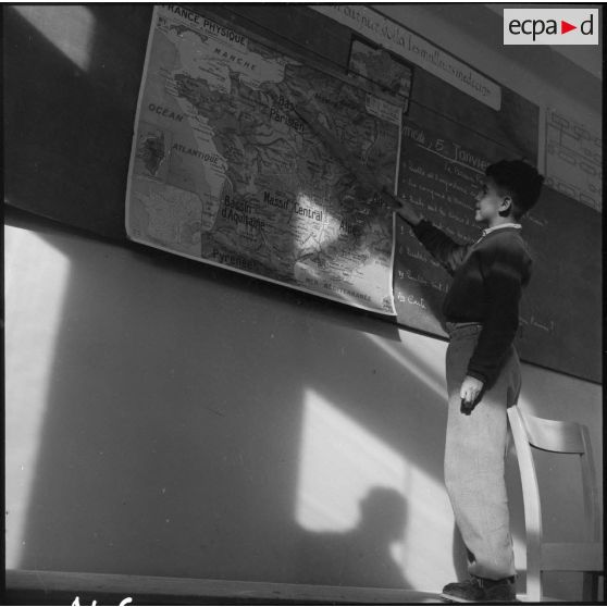 Vue d'une salle de classe de l'école de Teniet-el-Haad.