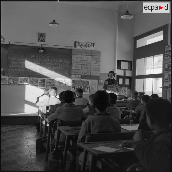 Vue d'une salle de classe de l'école de Teniet-el-Haad.