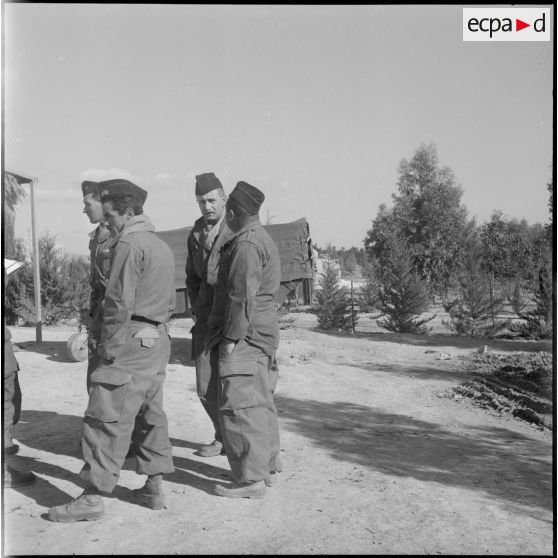 Photographie de groupe de militaires français.