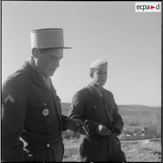 Portrait de deux militaires français.