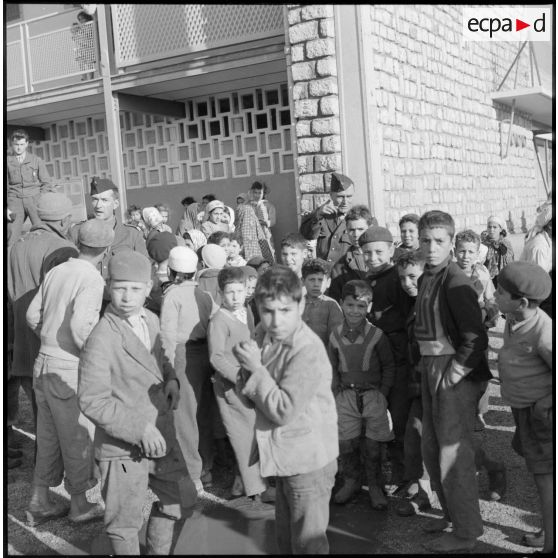 Vue de l'école de la SAS d'Hammam Melouane, rentrée du 4 janvier 1957.