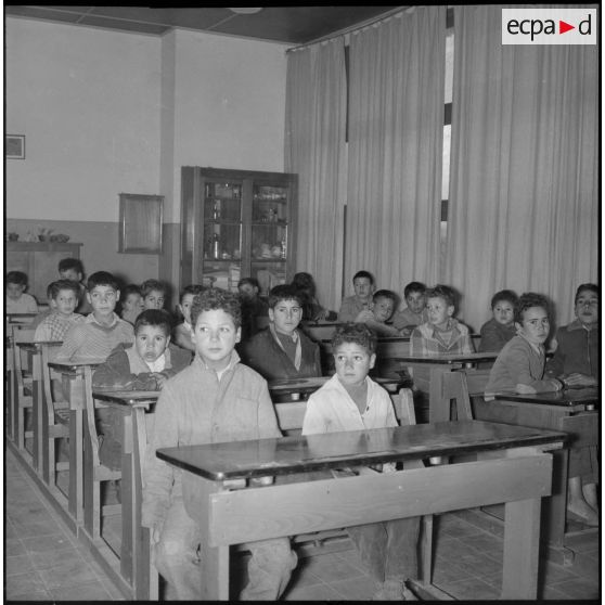 Vue de l'école de la SAS d'Hammam Melouane, rentrée du 4 janvier 1957.