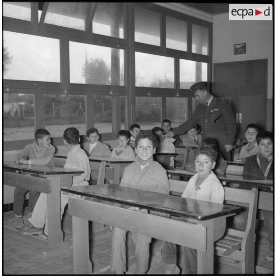 Vue de l'école de la SAS d'Hammam Melouane, rentrée du 4 janvier 1957.