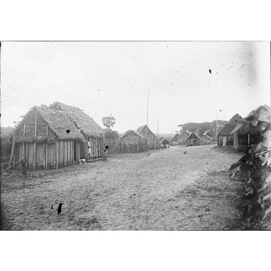 Un village. [légende d'origine]