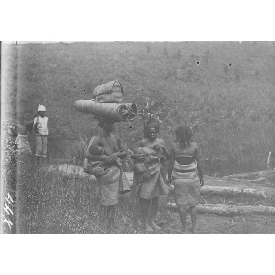 [Trois femmes malgaches et un nourrisson.]