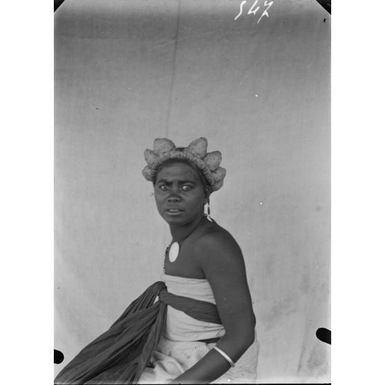 [Portrait d'une femme malgache.]