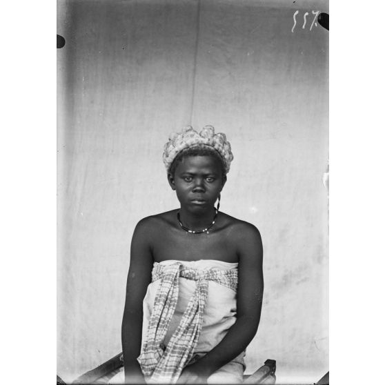 [Portrait d'une femme malgache.]