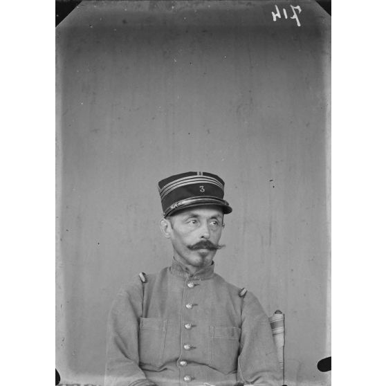 [Portrait d'un officier de l'infanterie coloniale.]