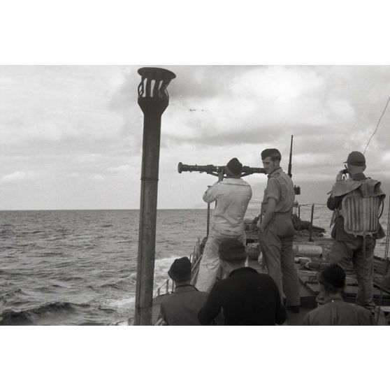 Peu après l'opération Taifun, sur le pont d'un Raumboot de la Kriegsmarine, en direction de Samos.