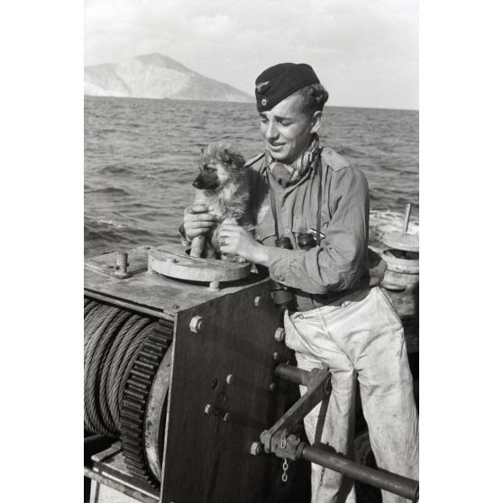 Peu après l'opération Taifun, sur le pont d'un Raumboot de la Kriegsmarine, en direction de Samos.