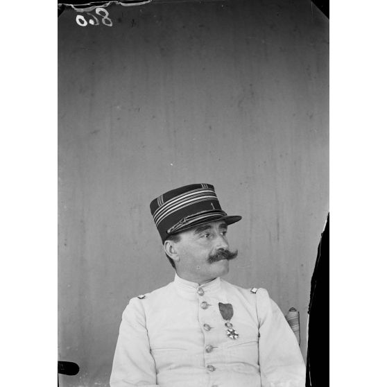 [Portrait d'un officier de l'infanterie coloniale.]