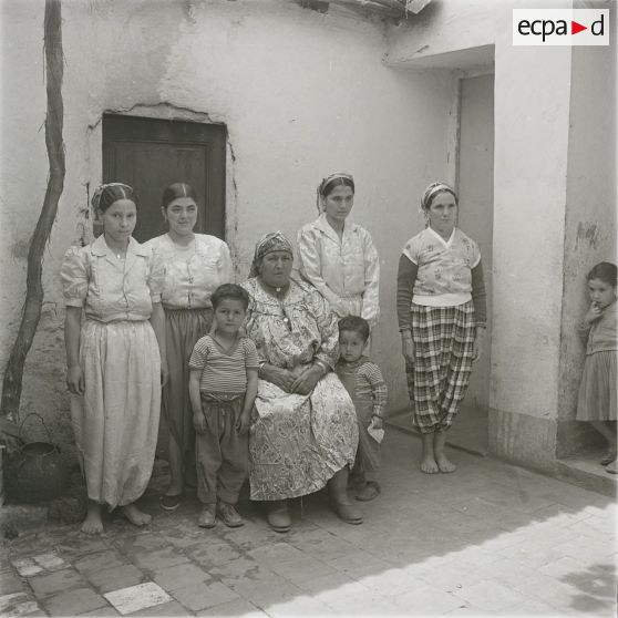 12 mai 1959, identité femmes indigènes. [légende d'origine]