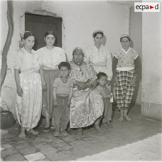 12 mai 1959, identité femmes indigènes. [légende d'origine]