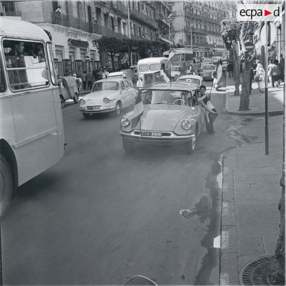 Alger, 24 avril 1961. [légende d'origine]