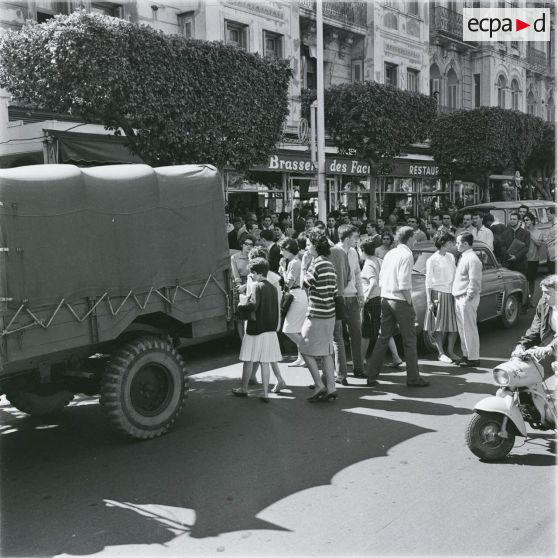 Alger, 24 avril 1961. [légende d'origine]