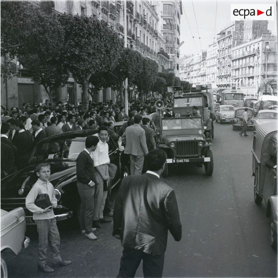 Alger, 24 avril 1961. [légende d'origine]