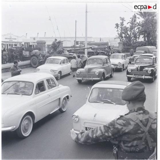 Alger, 24 avril 1961. [légende d'origine]