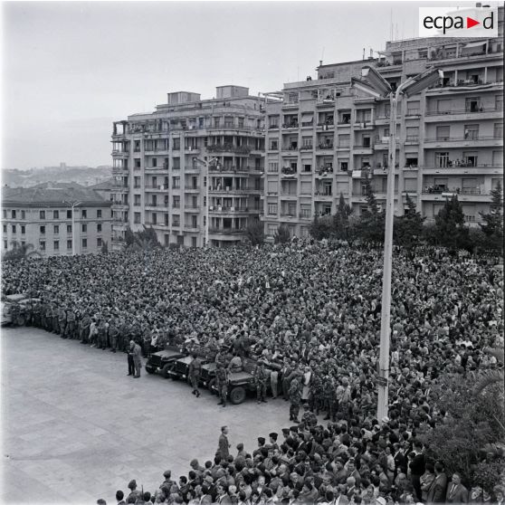 Alger, 24 avril 1961. [légende d'origine]