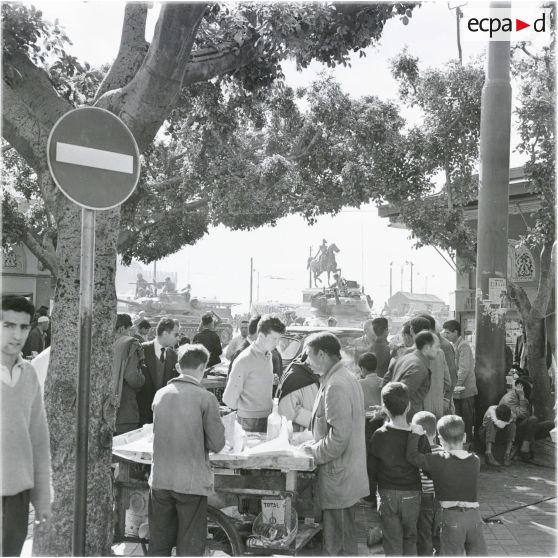 [Alger pendant le putsch des généraux, 21-26 avril 1961.]