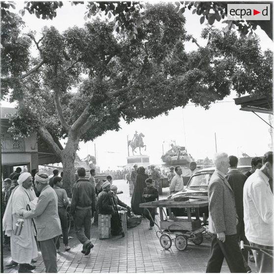 [Alger pendant le putsch des généraux, 21-26 avril 1961.]