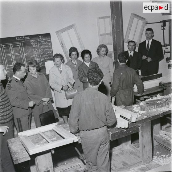 [Algérie, 1956-1962. Une visite dans un établissement d'enseignement professionnel.]