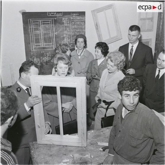 [Algérie, 1956-1962. Une visite dans un établissement d'enseignement professionnel.]