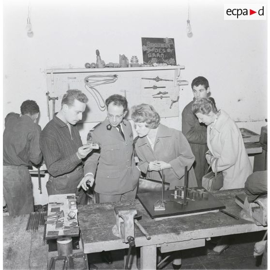 [Algérie, 1956-1962. Une visite dans un établissement d'enseignement professionnel.]