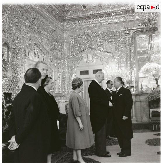 [Algérie, 1958-1962. Une cérémonie en présence du général Charles de Gaulle et de son épouse Yvonne de Gaulle.]