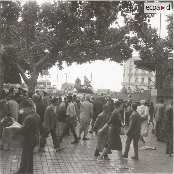 [Alger pendant le putsch des généraux, 21-26 avril 1961.]