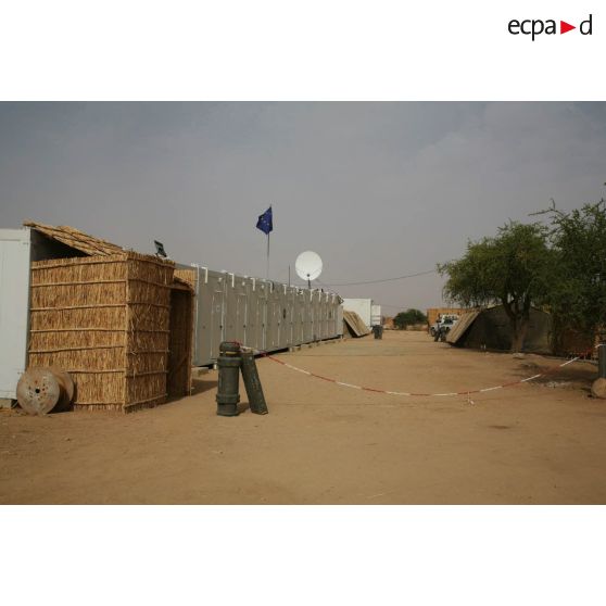 Déploiement de l'opération de la force européenne EUFOR Tchad/RCA (République centrafricaine) : l'état-major de force (force head-quarters, FHQ) au camp militaire capitaine Croci.