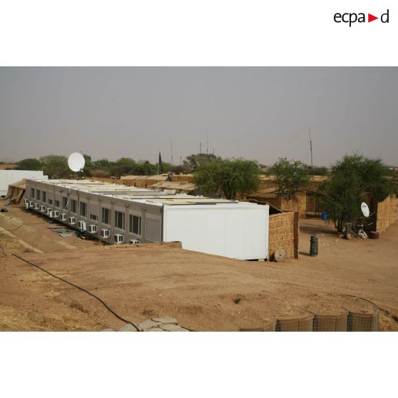 Déploiement de l'opération de la force européenne EUFOR Tchad/RCA (République centrafricaine) : l'état-major de force (force head-quarters, FHQ) au camp militaire capitaine Michel Croci.