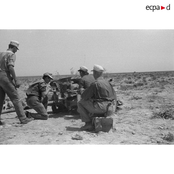 Service de pièce d'un canon antichar 5 cm PaK 38.