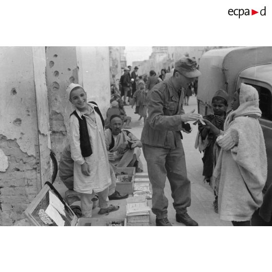 A Tripoli, rencontres et achats dans le marché.