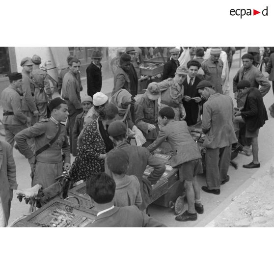 A Tripoli, rencontres et achats dans le marché.