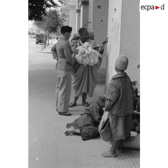 A Tripoli, rencontres et achats dans le marché.