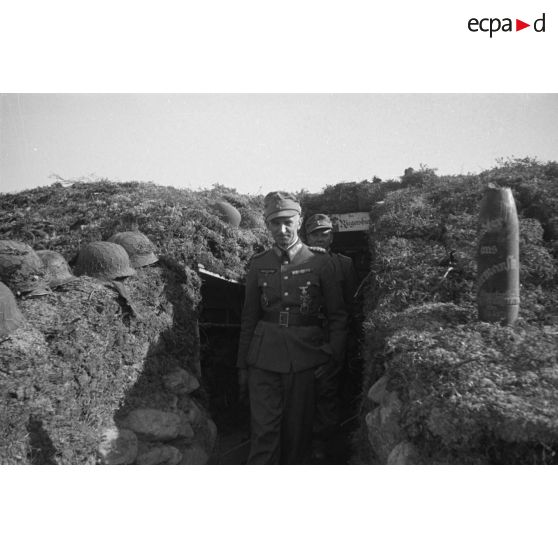 Josef Terboven, commissaire du Reich en Norvège, inspecte les positions d'une unité de chasseurs de montagne (Gebirgsjäger).