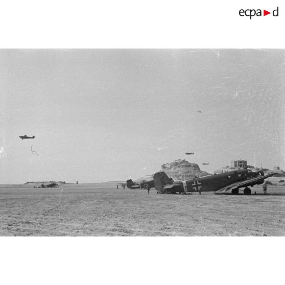 Le Junkers Ju-52 SA+BK posé sur le terrain d'aviation de Siwa.