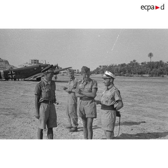 Le Junkers Ju-52 SA+BK posé sur le terrain d'aviation de Siwa.