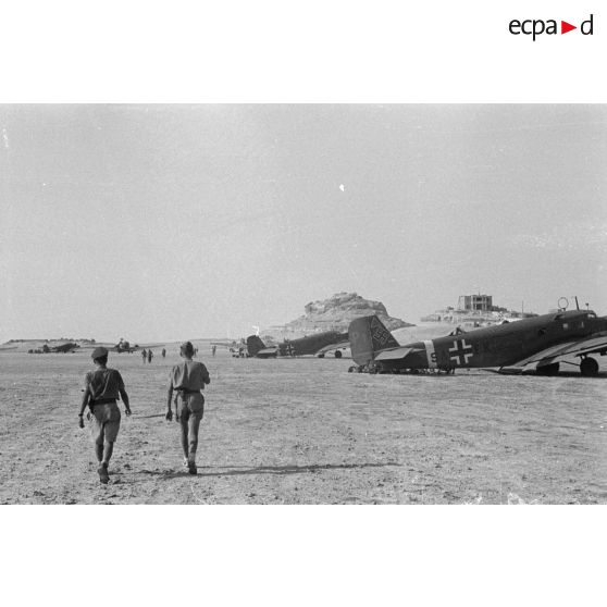 Le Junkers Ju-52 SA+BK posé sur le terrain d'aviation de Siwa.