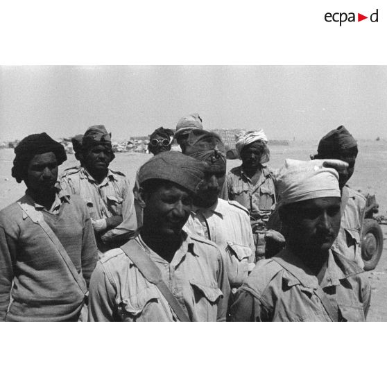 Lors de la bataille d'El Alamein, des prisonniers indiens de la 4e ou 5e division d'infanterie indienne.