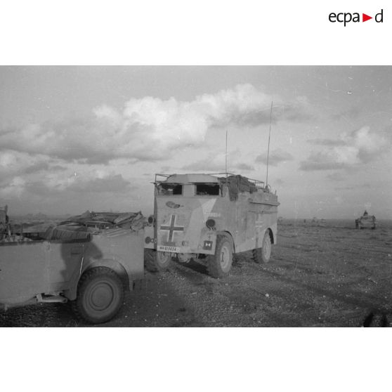 Rencontre entre le commandement de l'Afrika-Korps, le Panzer-Regiment 8 et le Flak-Regiment 33.