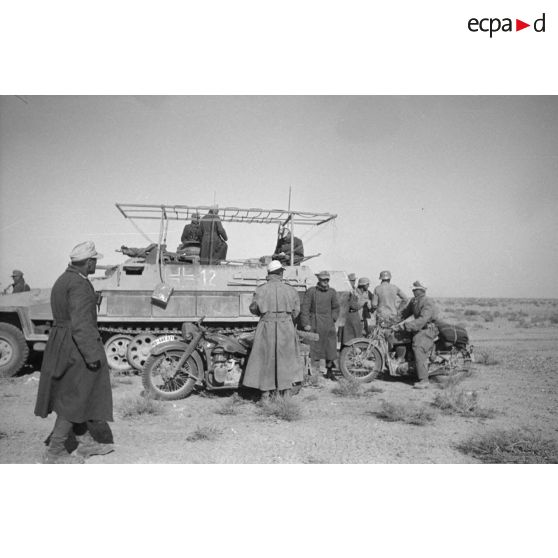 Un semi-chenillé Sd.kfz.251/3 de la 15.Panzer-division.