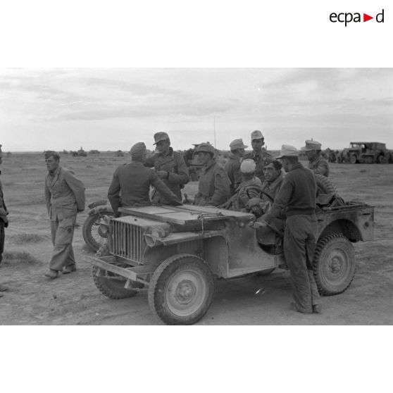 Une jeep Bantam (40 BRC) capturée est utilisée par des artilleurs de la I./FlaK-Regiment 33 du capitaine Walter Fromm.