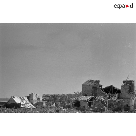 Les ruines de maisons à proximité du terrain d'aviation de Rethymnon.