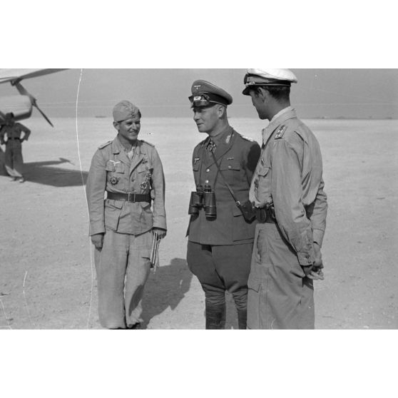 Arrivée du maréchal Erwin Rommel et rencontre avec les officiers.