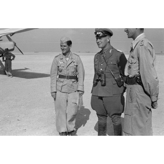 Arrivée du maréchal Erwin Rommel et rencontre avec les officiers.