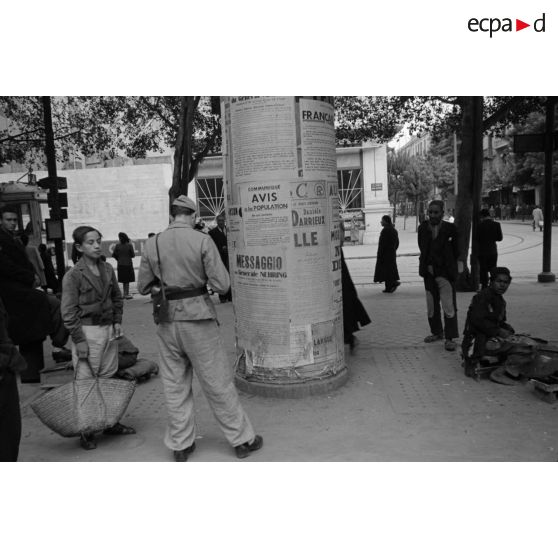 Colonne d'affichage type Morris dans Tunis.